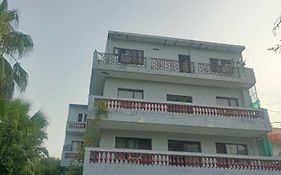 Oyo Metro View Residency Near Snow World