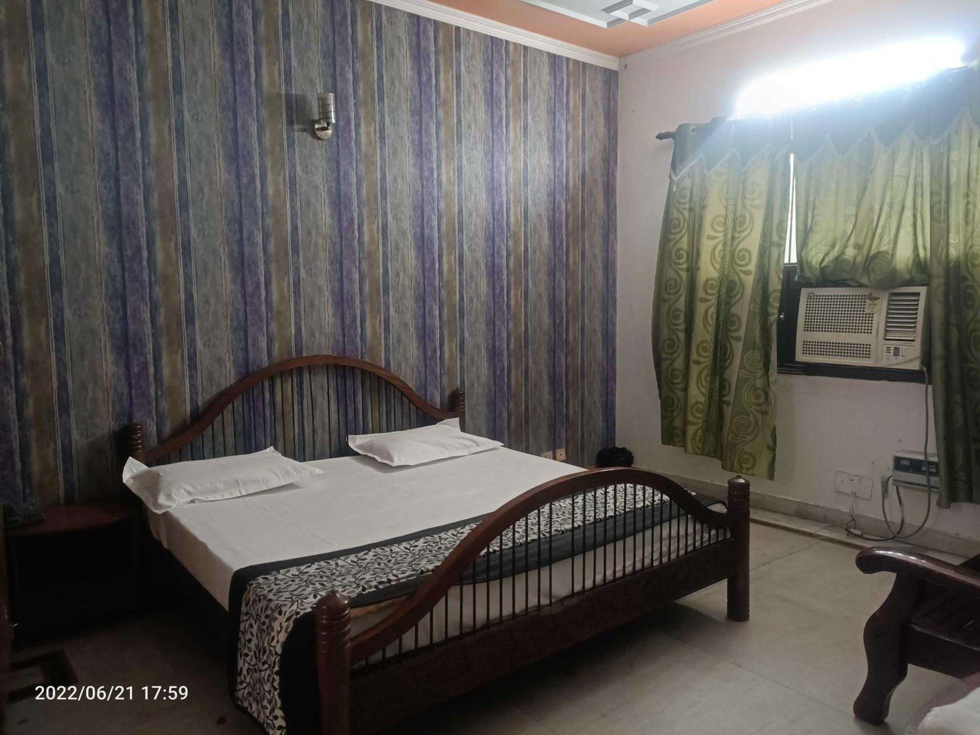 Oyo Metro View Residency Near Snow World Hotel Noida Exterior photo