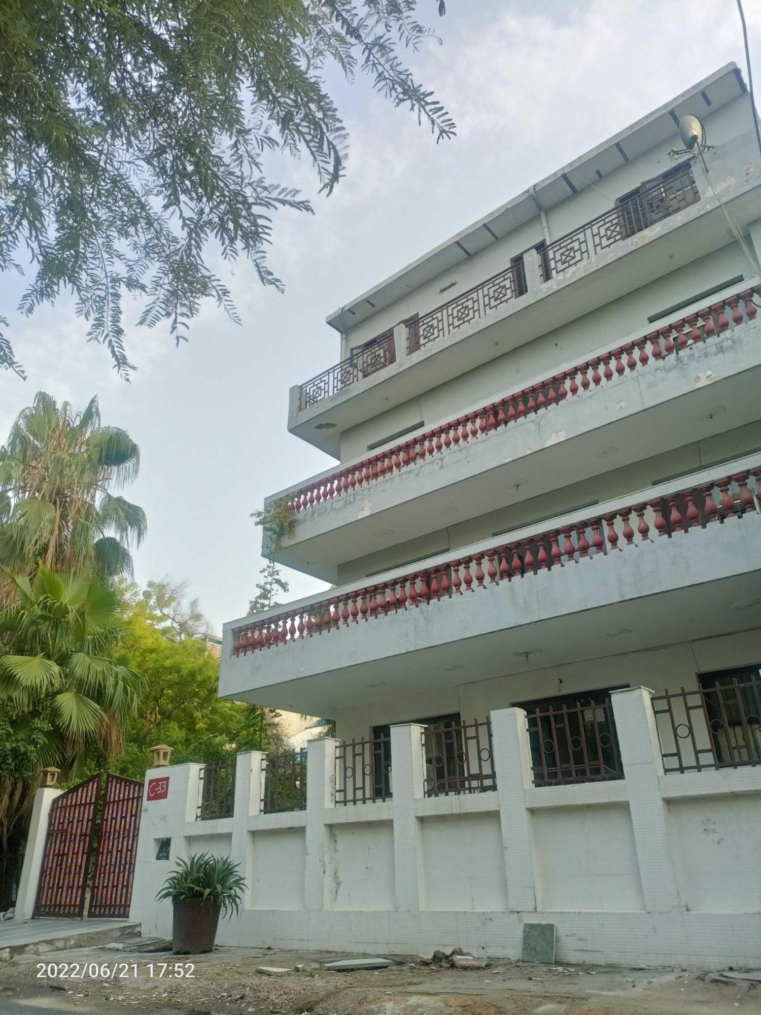 Oyo Metro View Residency Near Snow World Hotel Noida Exterior photo