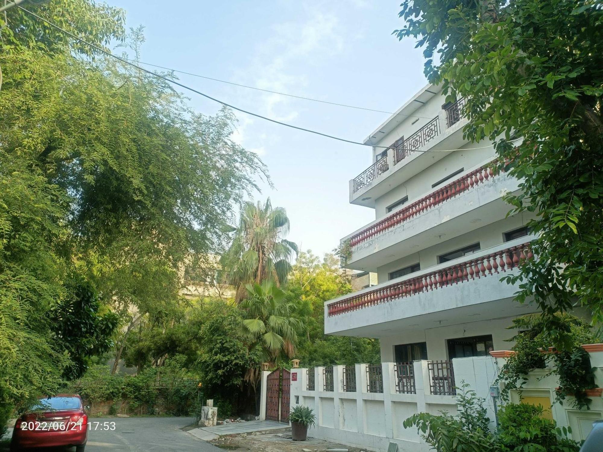 Oyo Metro View Residency Near Snow World Hotel Noida Exterior photo